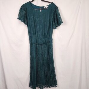 Sandra Darren‎ Size 12 Green Crochet Lace Overlay Short Sleeve Sheath Dress
